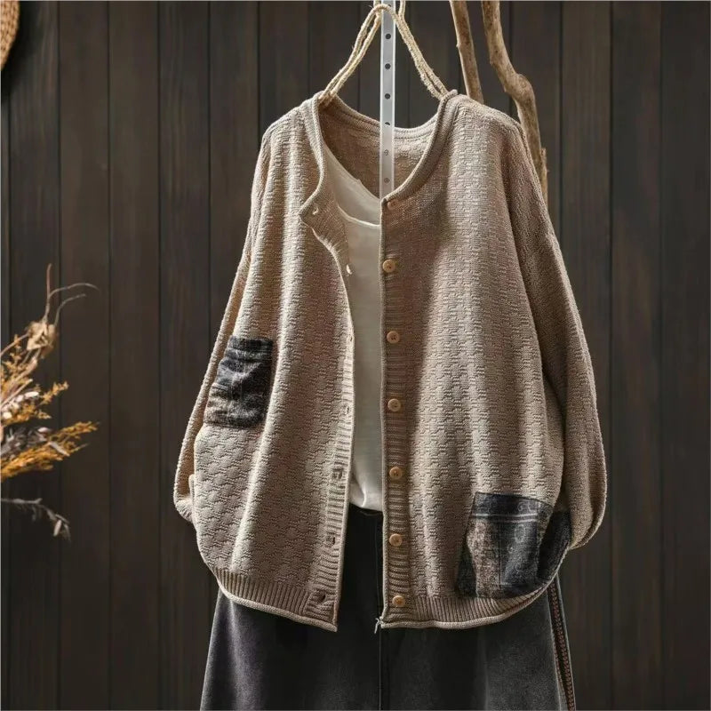 Kirstine™ | Casual Strikket O-hals Patchwork Sweater med Knapper