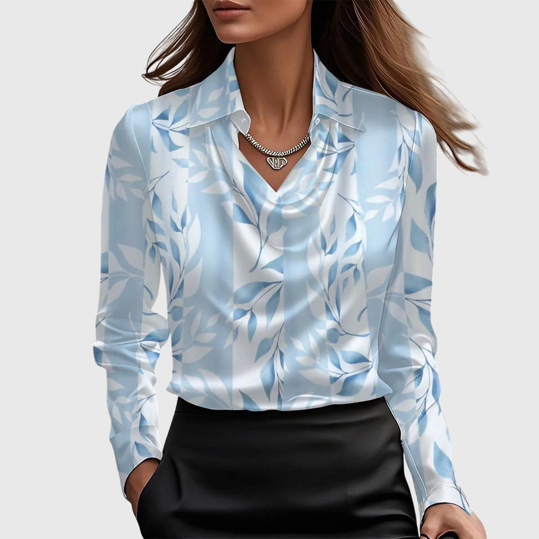 Sylvie™ | Luksuriøs, glansfuld bluse med plisseret hals